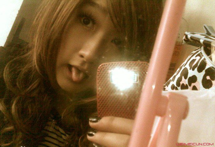 iPhoneŮ�¼�ʼĩ Ů���ǳ����ݿռ���Ƭ