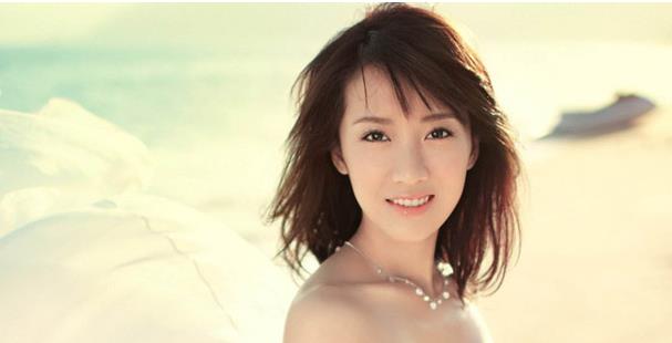李念和陈格是同一个人吗 长的非常的相似