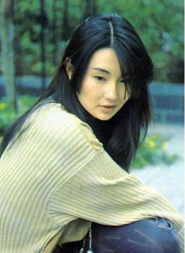 张曼玉年轻时候的照片 很多人心中的女神