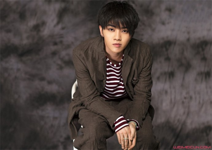 ������Ů����ܽ٤������� ���˷��ֵ���Ļ