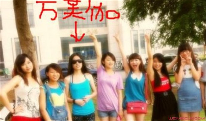 ������Ů����ܽ٤������� ���˷��ֵ���Ļ