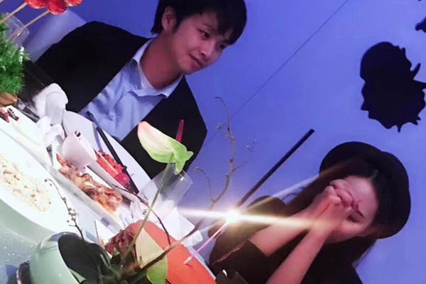 ���غ�������sky��˭ ���غ����˻�SKY��ϵ