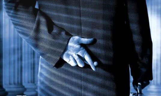 楚门的世界妻子叠手指 叠手指为什么起疑心