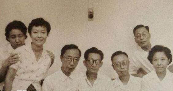 �߽��к����Ů�� �߽ܵĺ��������