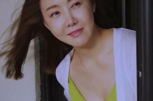 《妈妈的朋友 》讲述什么故事 拷问爱情面前伦理道德观