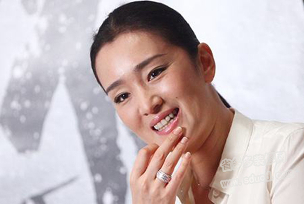 巩俐为什么不能生育 巩俐不生孩子的秘密