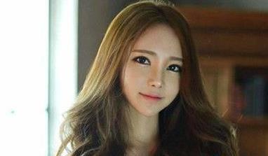 中国最火韩国女主播 最受宅男追捧的性感女主播