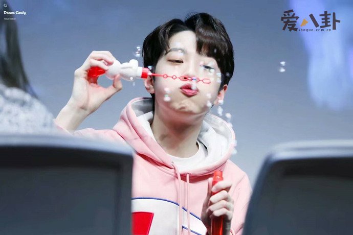 �����ظ������ϼҾ���Ǯ �ں�����������