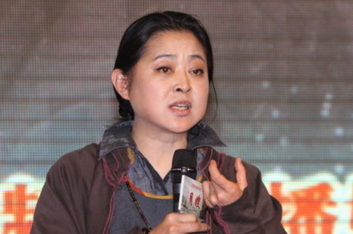 央视主持人倪萍怎么了 倪萍退出央视的原因