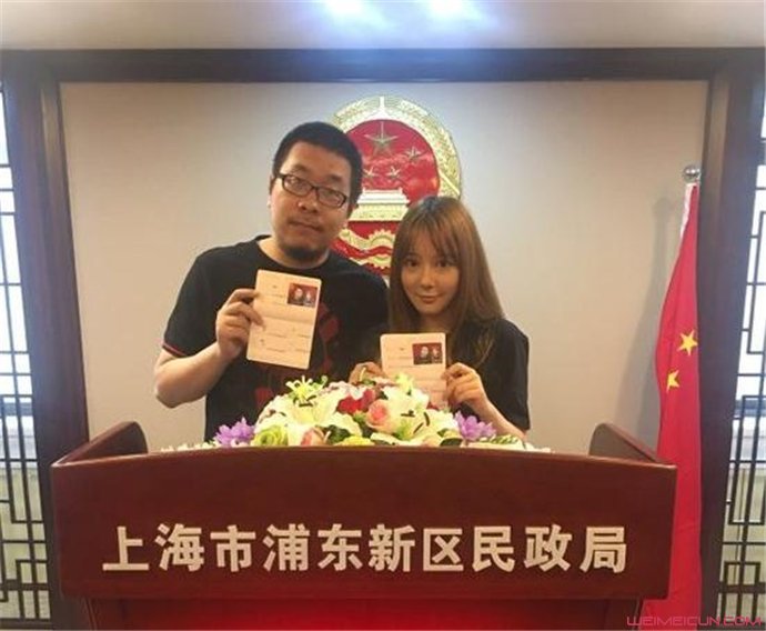 一起都是考了国外的学校的,但是不知道为什么,王师傅去了加拿大读书了