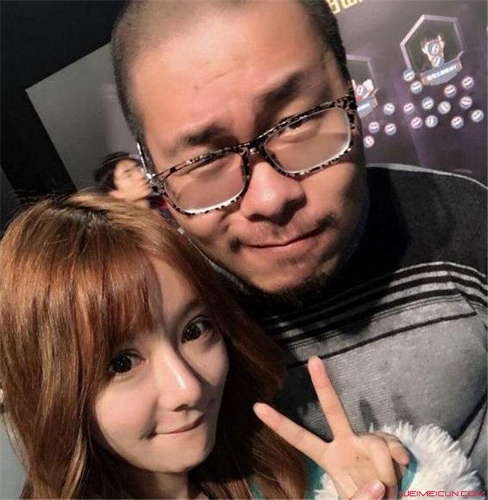 一起都是考了国外的学校的,但是不知道为什么,王师傅去了加拿大读书了