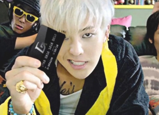 权志龙的黑卡谁给他的 韩国唯一拥有黑卡的人