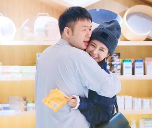 ���γ��Ͷź��βμӹ������� ��Ŀ�С�Ů���ǵ�������