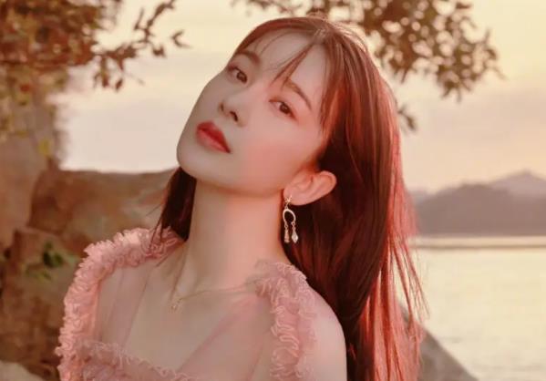 �Ժ�ӣ����������˭?��ӣ�Ӻ�����Ӣ�Ĺ�ϵ