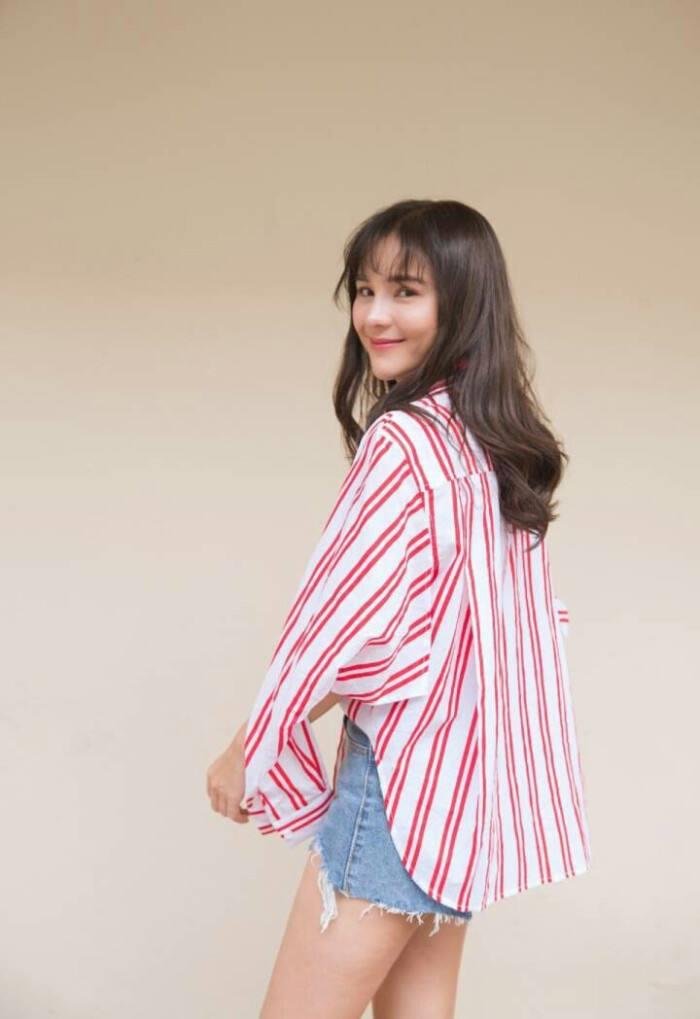 1988年出生的李海娜,是诗纳卡宁威洛大学表演系,毕业之后从事泰国女