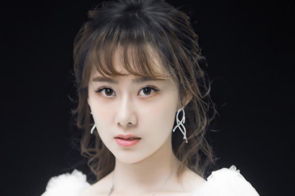 �����µĸ������ϼ�� �����µ�Ӱ�Ӿ���Ʒ