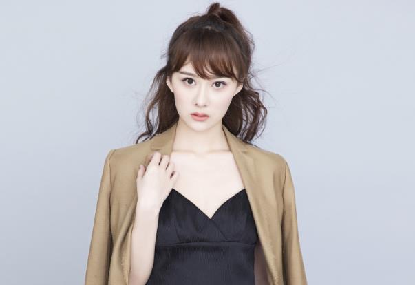 �����µĸ������ϼ�� �����µ�Ӱ�Ӿ���Ʒ