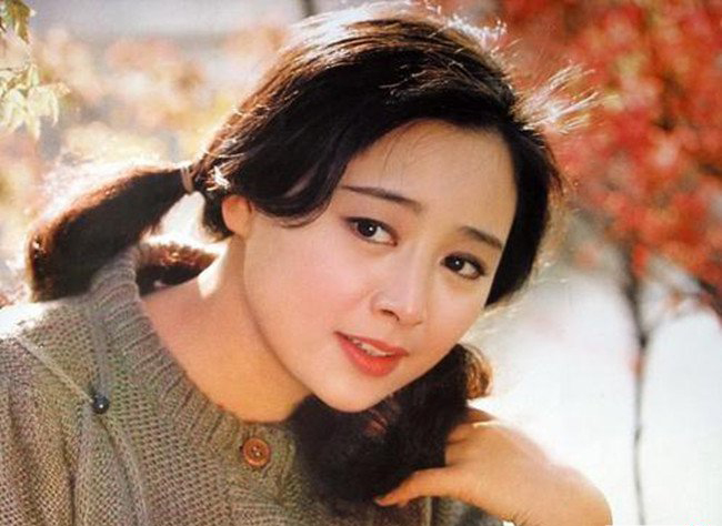 ��褽������ Ů����ƬҲ�漴���