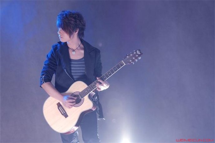 ��ɫ�����ڵ���Ƭ ��ɫ��Ϊʲô����