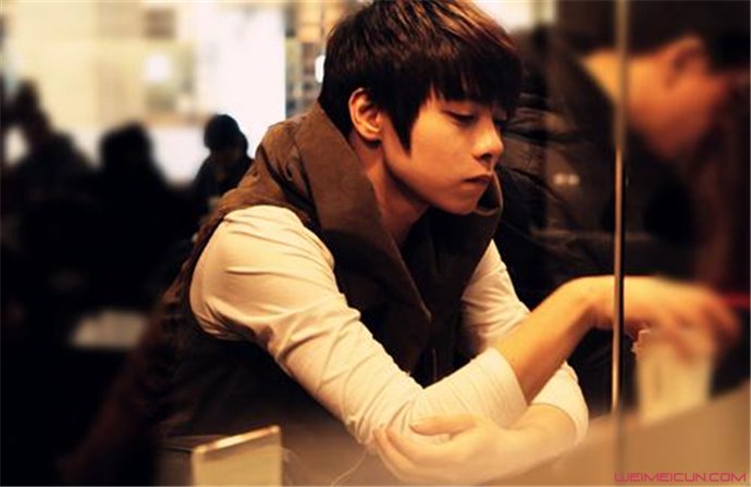 ��ɫ�����ڵ���Ƭ ��ɫ��Ϊʲô����