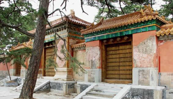 ����ʮ������˭��Ĺ�� �ĸ�������Ĺ��Ⱥ?