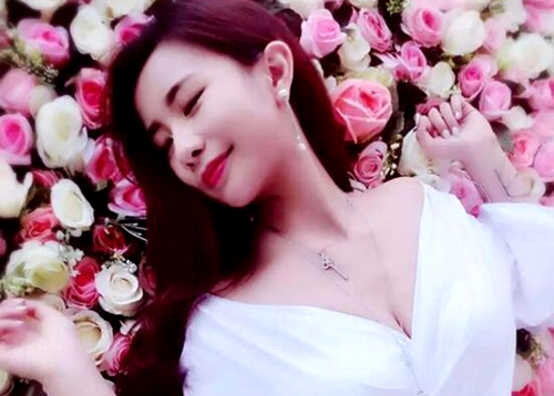 纪文君球球资料有多大 陈翔六点半性感的女神形象