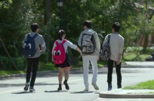 С����tfboys�ݳ�����һ��