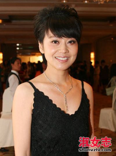 闫妮剃毛门照片 是剧中闫妮的一张泳装照
