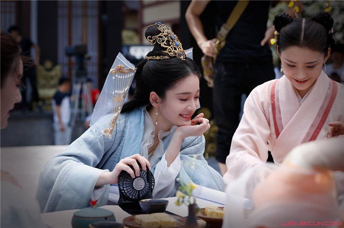 �׷�����Ů����˭˯���ڼ��� �׷�����Ϊʲô�׷���