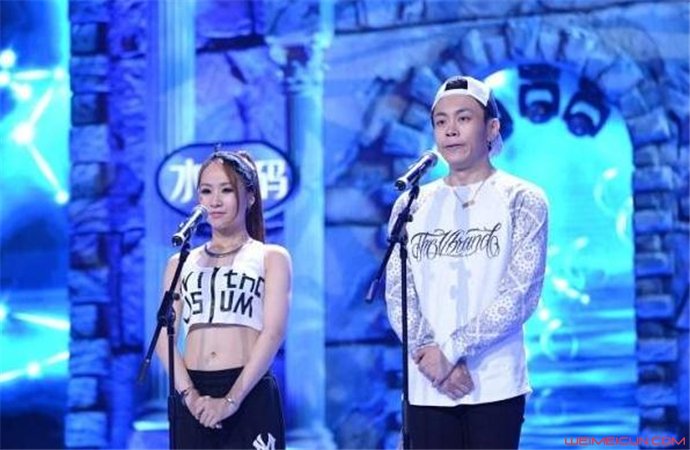 杨文昊和叶秋欣的关系 舞台激吻拥抱是情侣吗