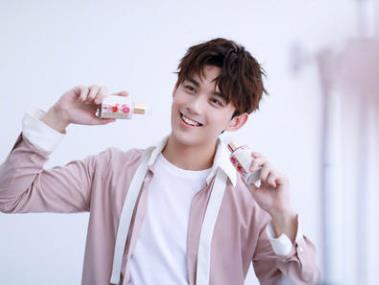 ������Ů�������� ���ں����������Ů��Ա