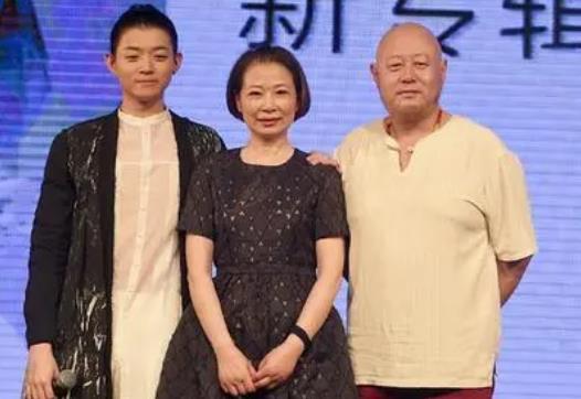 霍尊的父亲母亲是谁 霍尊和陈露的事情