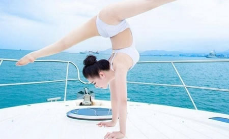 ������Ů����һ����չʾ ��ֱ̫ţ����