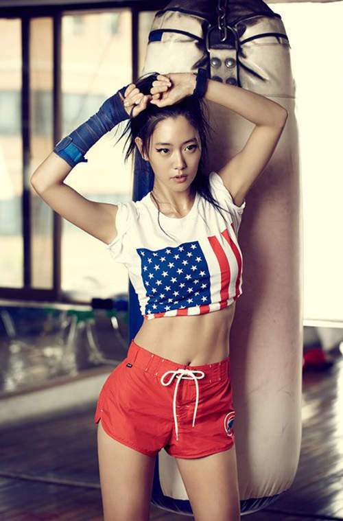 克拉拉整容前后照片 克拉拉是人妖吗