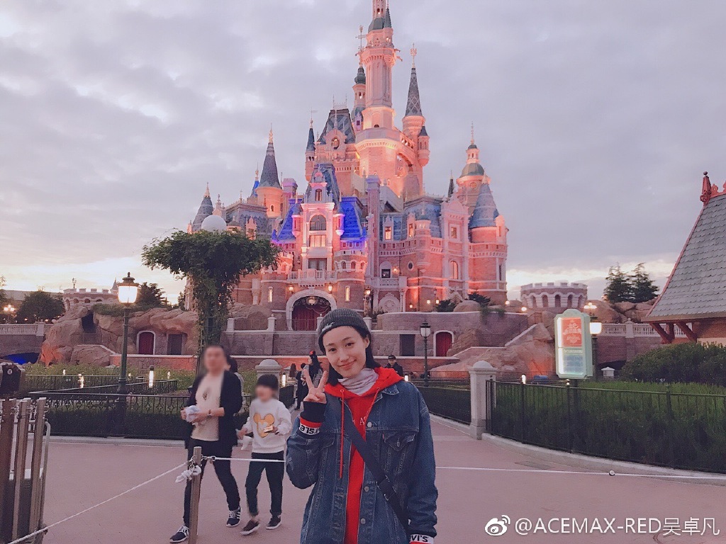 吴卓凡和吴亦凡啥关系 吴卓凡毕业于那个学校