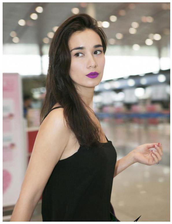 卢靖姗是几国混血 她爸爸妈妈照片资料来了