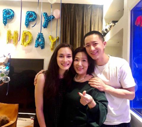 卢靖姗是几国混血 她爸爸妈妈照片资料来了