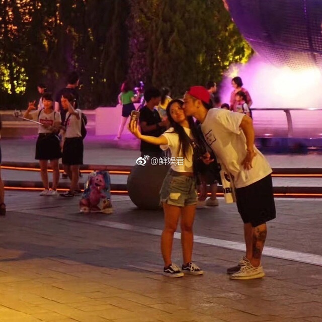 ������Ϊʲô��ô��?������ǰŮ���������ƻ�������Ƭ