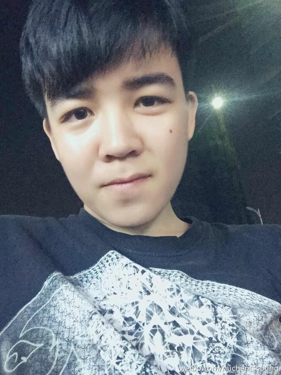 易虎臣家里出什么事了 妹妹自爆家里没钱交不起学费