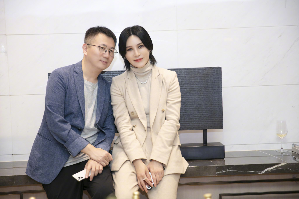 �������˭ ������Ǻڽ���ϰ�