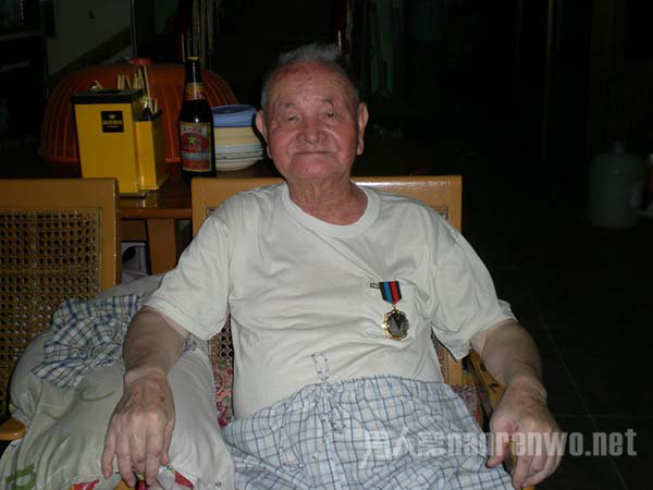 �ַ��������׸��Ķ��� �ַ������Ŵ�ѧ����Ƭ