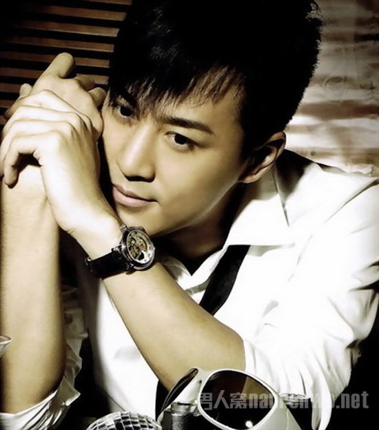 �ַ��������׸��Ķ��� �ַ������Ŵ�ѧ����Ƭ