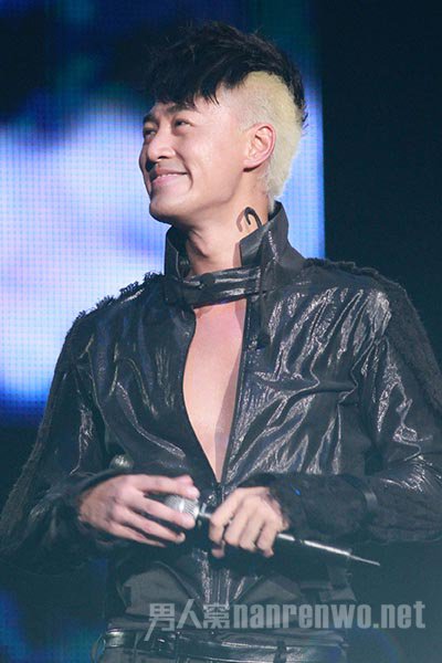 林峰是厦门首富的儿子 林峰在厦门大学的照片