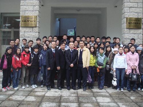 �ַ��������׸��Ķ��� �ַ������Ŵ�ѧ����Ƭ