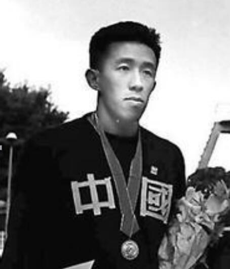 ������һ����ǱӾ��Զ Ӿ��Ϊʲô������ǱӾ��