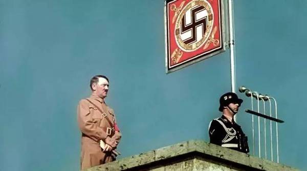 希特勒绘画现在卖多少钱 二战德国纳粹希特勒彩照组图