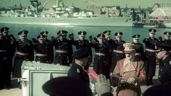 希特勒绘画现在卖多少钱 二战德国纳粹希特勒彩照组图