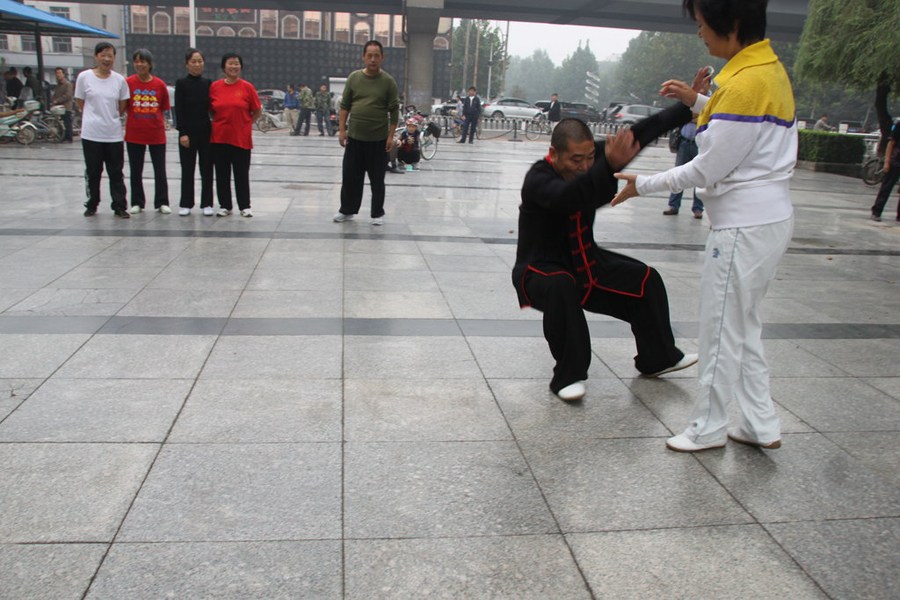 �Ʒ�ͽ��˵�������� �Ʒ�̫��ȭ��Ц