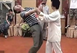 �Ʒ�ͽ��˵�������� �Ʒ�̫��ȭ��Ц