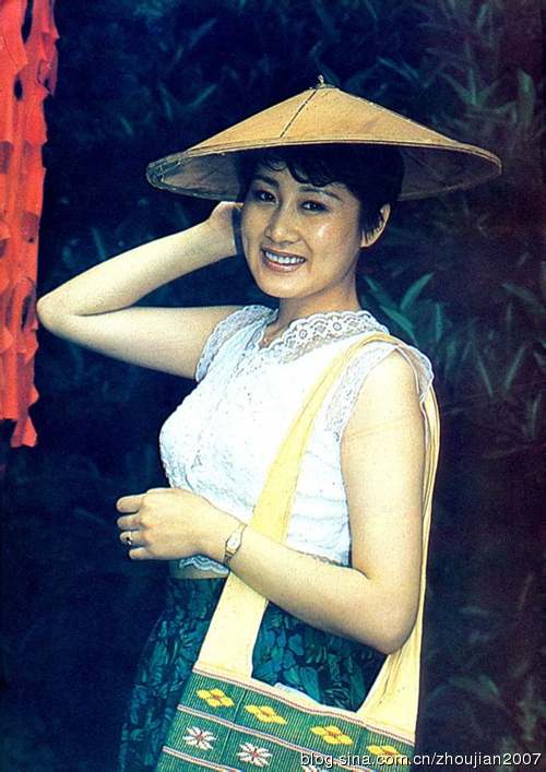 张凯丽年轻时的照片 张凯丽现在的丈夫是谁